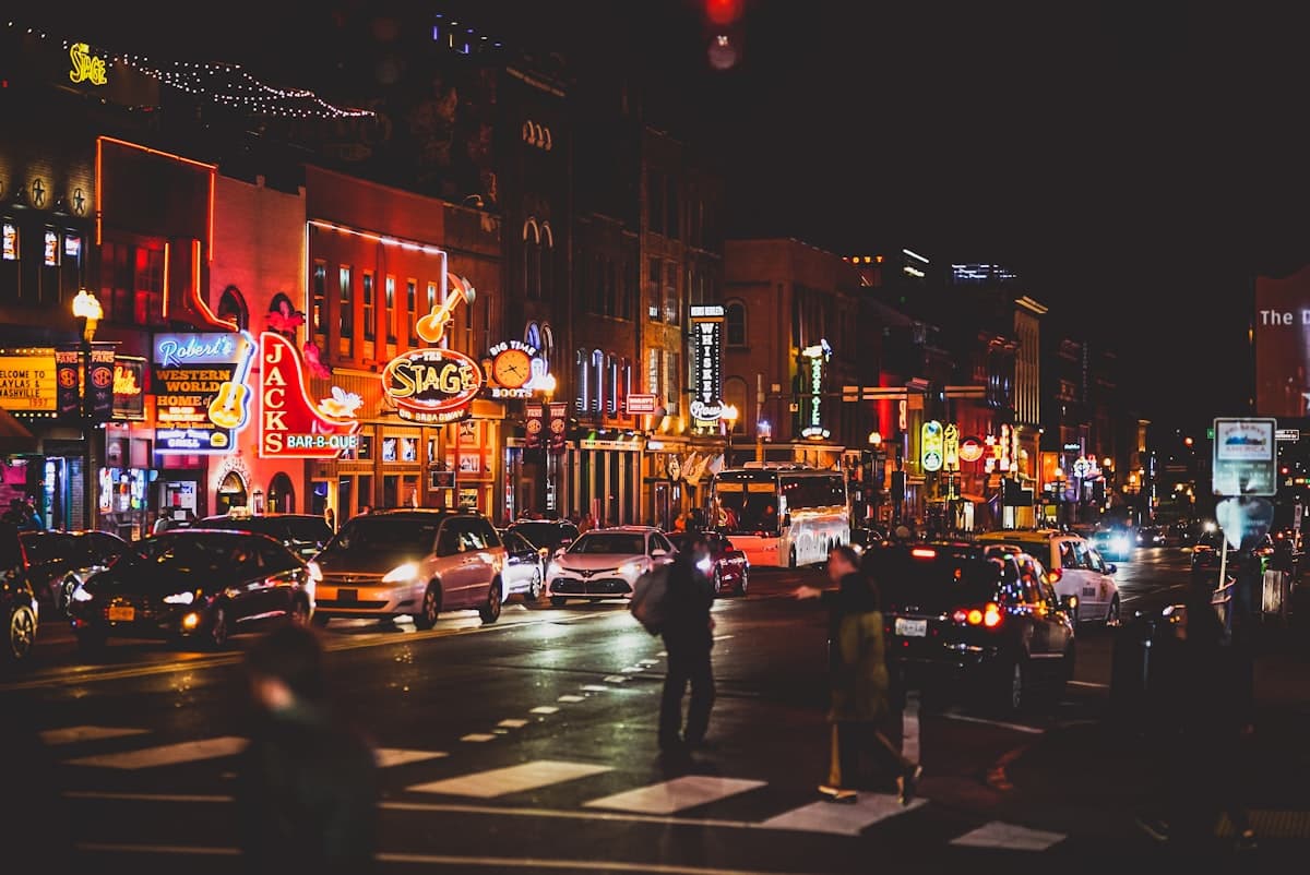 Nashville Travel Guide: Music, Hot Chicken & Nightlife